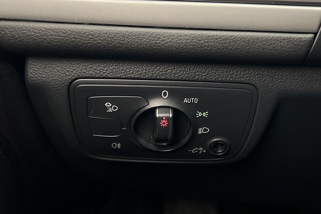 Vehicle Image 26