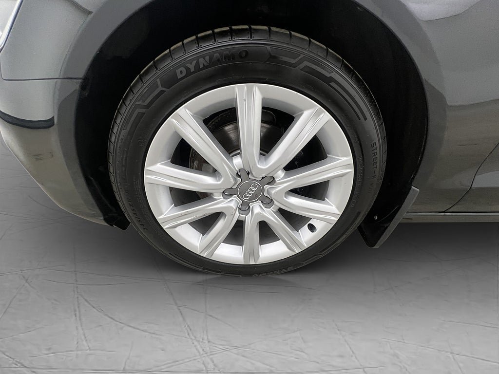 Vehicle Image 25