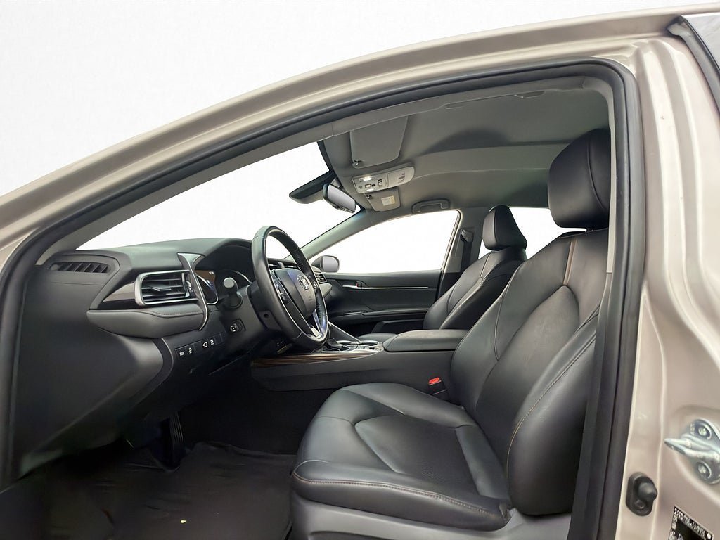 Vehicle Image 9