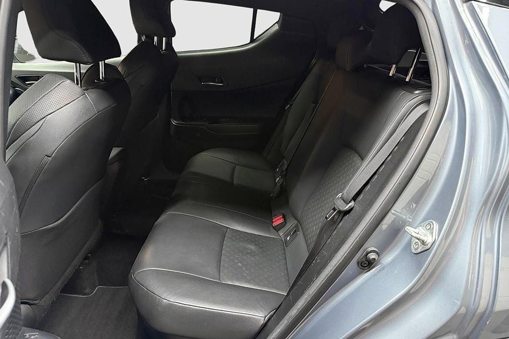 Vehicle Image 12
