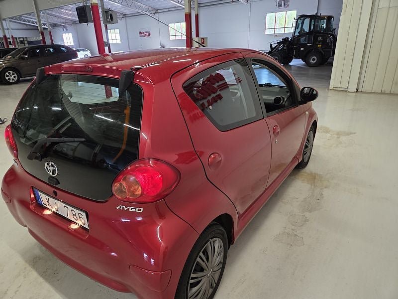 Vehicle Image 6