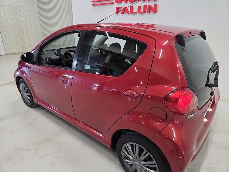Vehicle Image 9