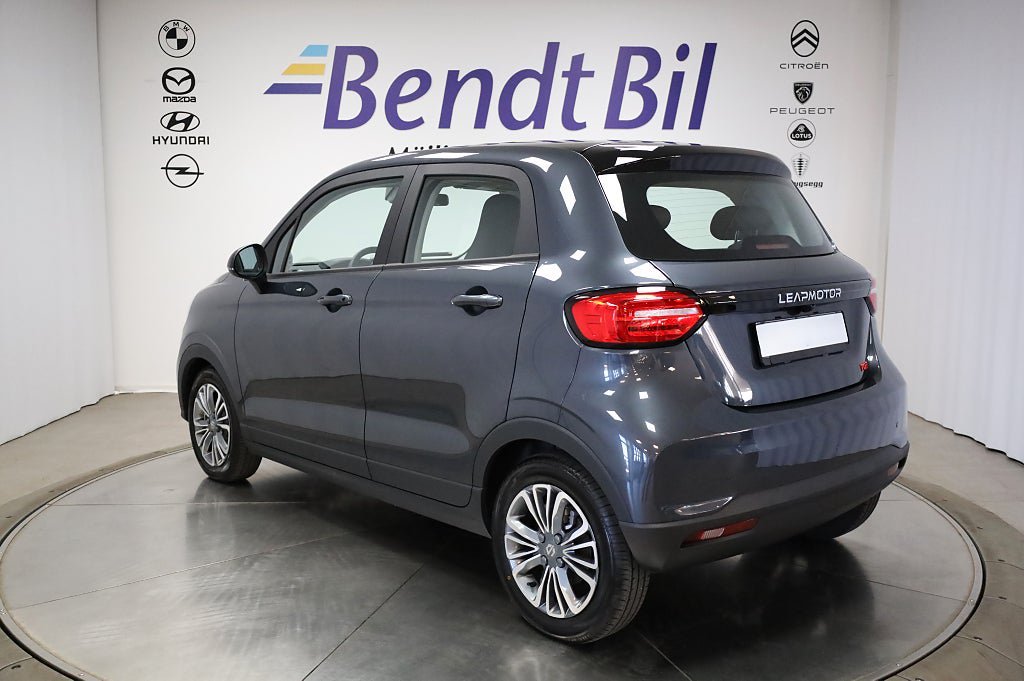 Vehicle Image 7