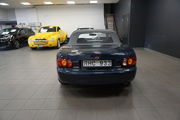 Vehicle Image 16