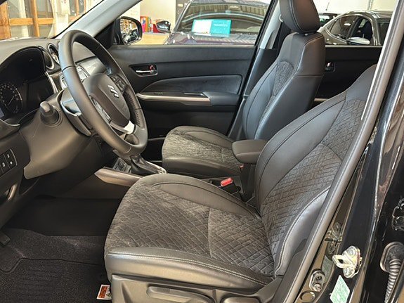 Vehicle Image 16