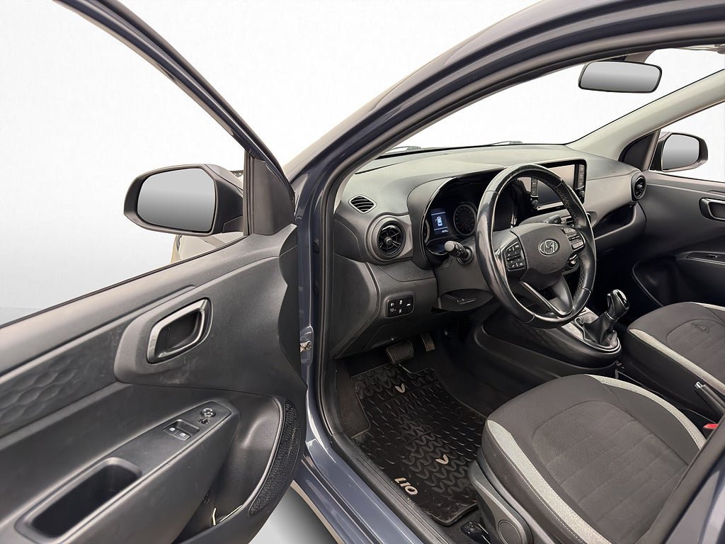 Vehicle Image 11