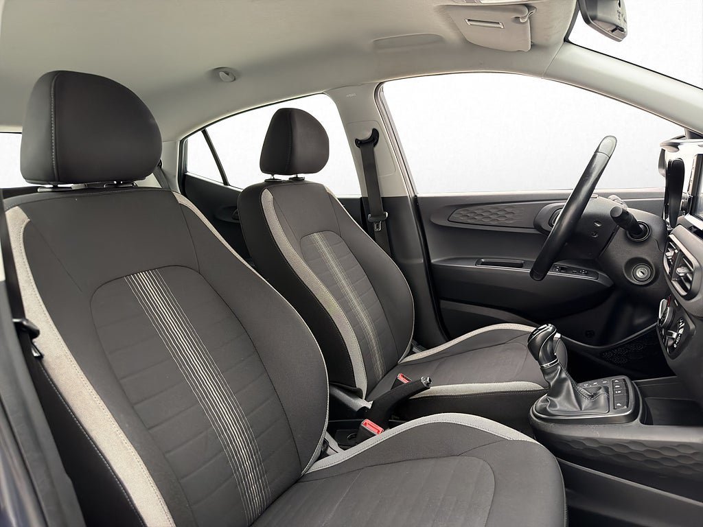 Vehicle Image 12