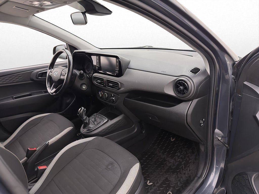 Vehicle Image 13