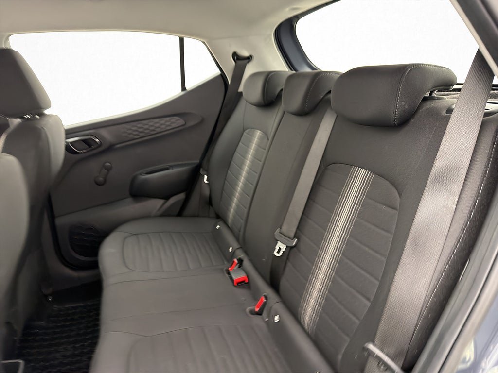 Vehicle Image 15