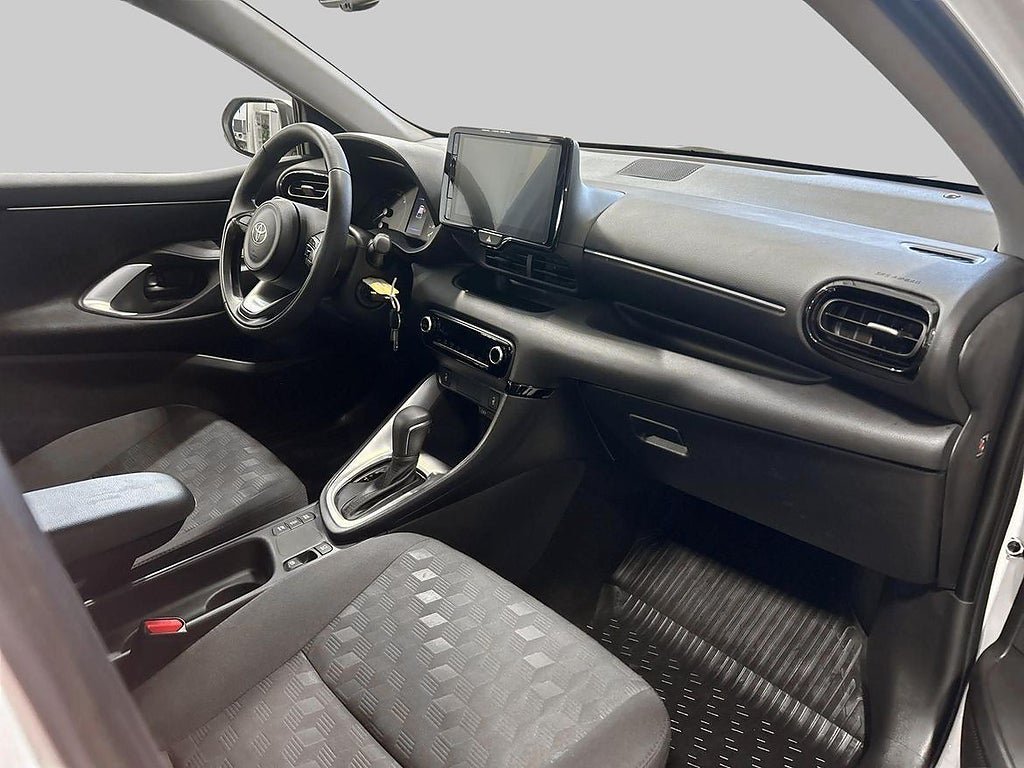 Vehicle Image 25