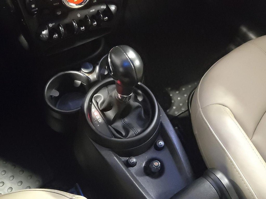 Vehicle Image 17