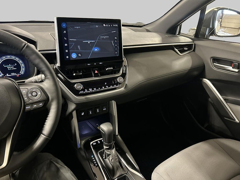 Vehicle Image 25
