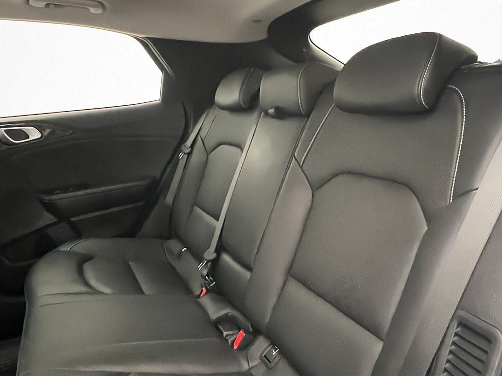 Vehicle Image 24