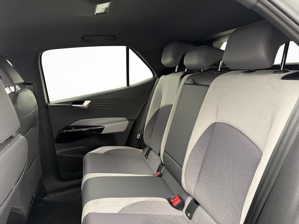 Vehicle Image 23