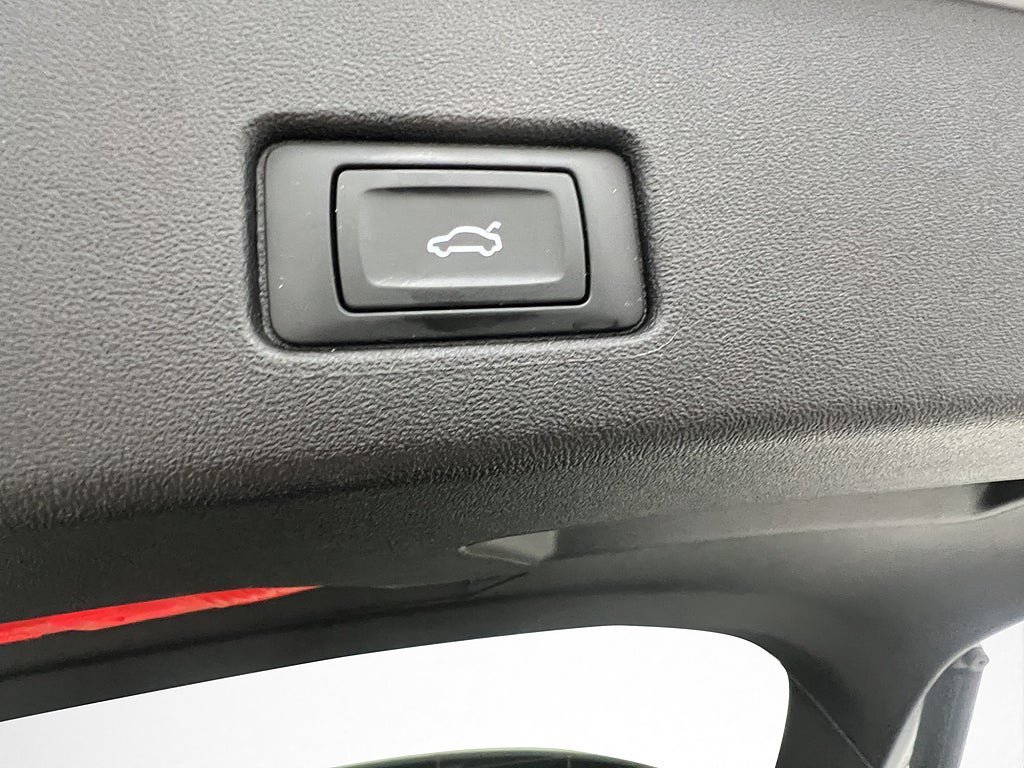 Vehicle Image 28