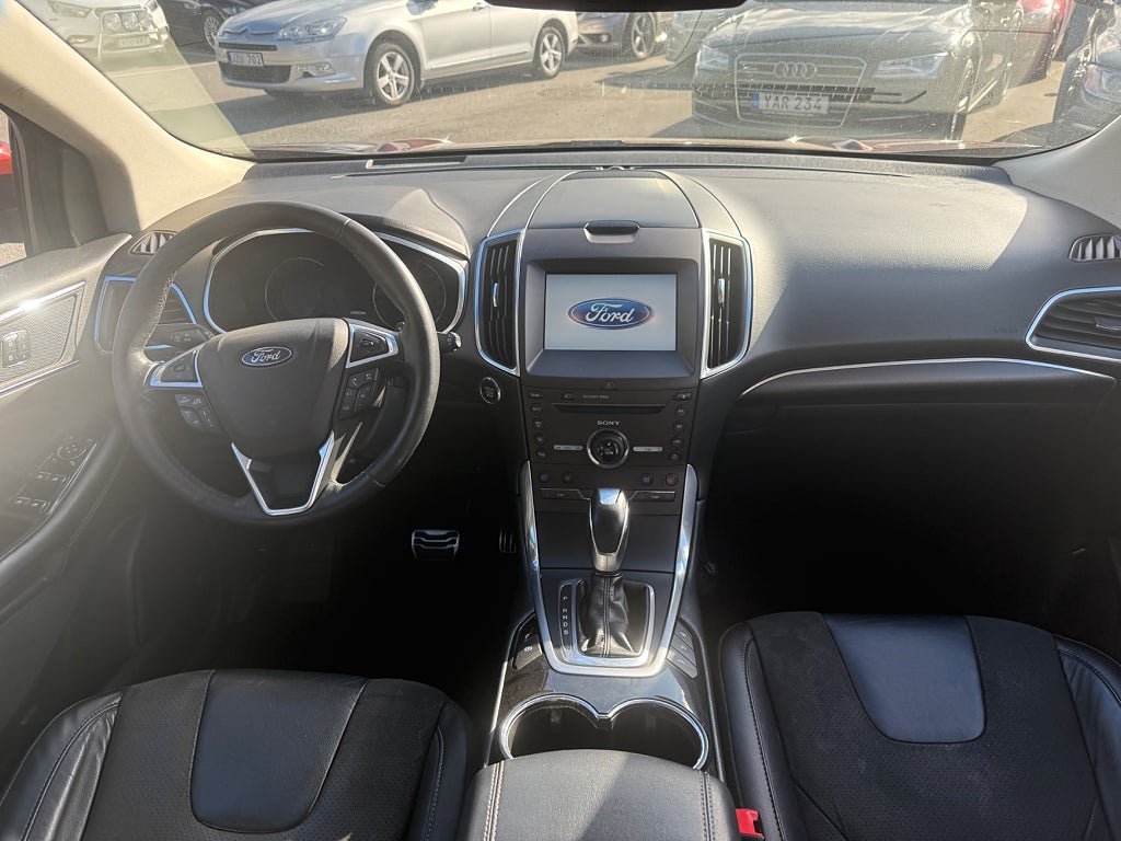 Vehicle Image 9