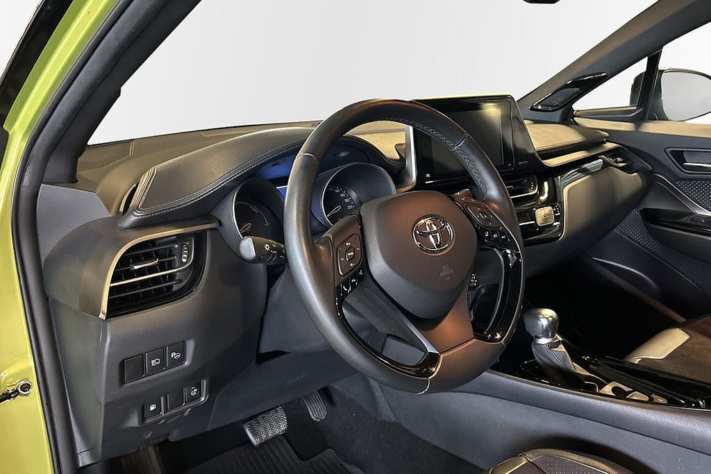 Vehicle Image 10