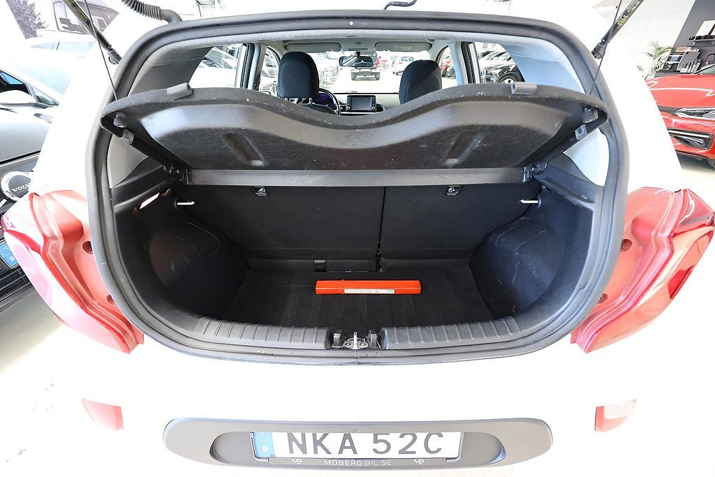 Vehicle Image 9