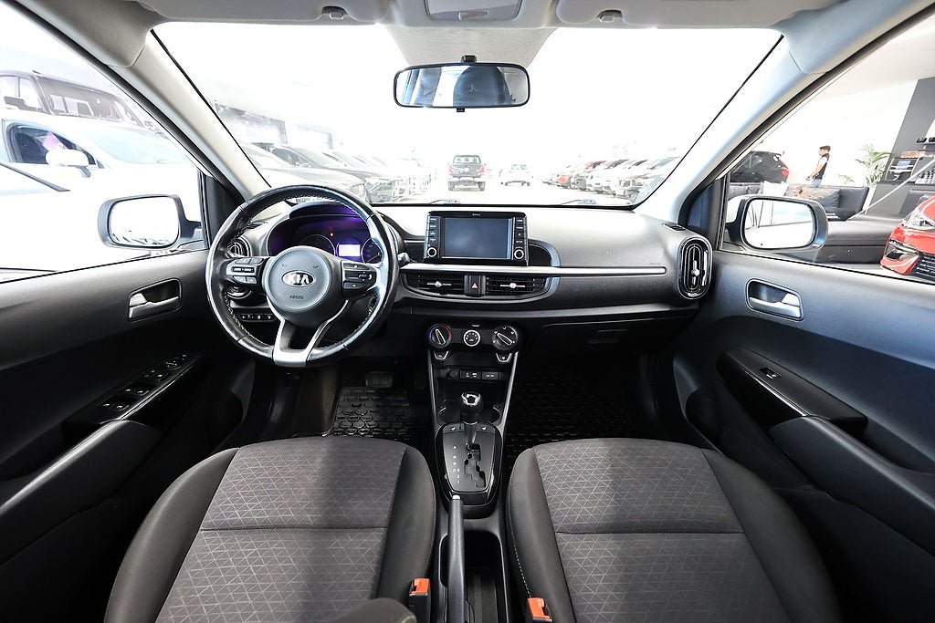 Vehicle Image 12
