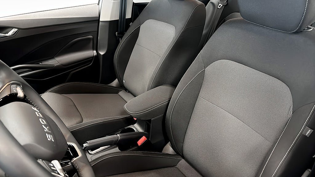 Vehicle Image 8