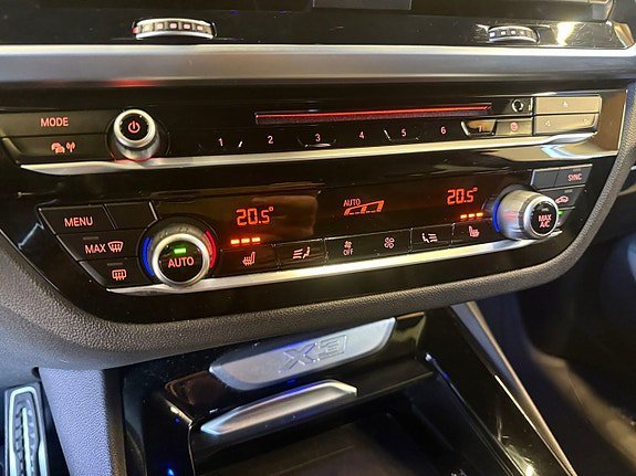 Vehicle Image 24
