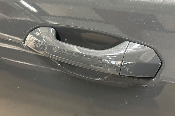 Vehicle Image 32