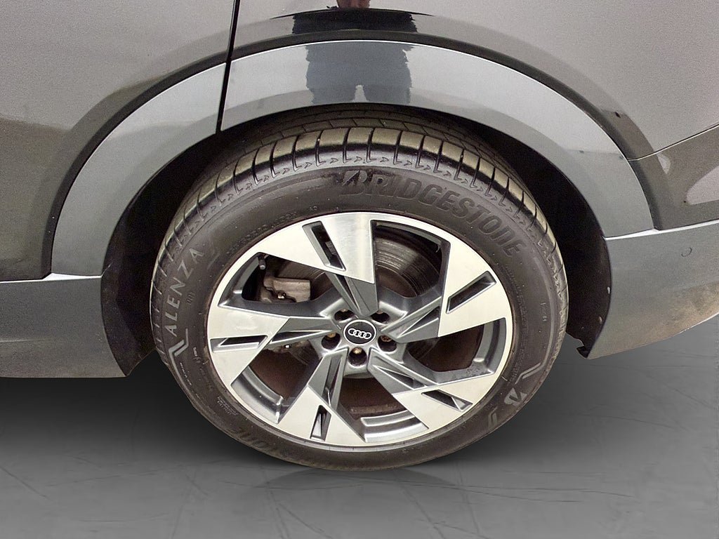 Vehicle Image 30