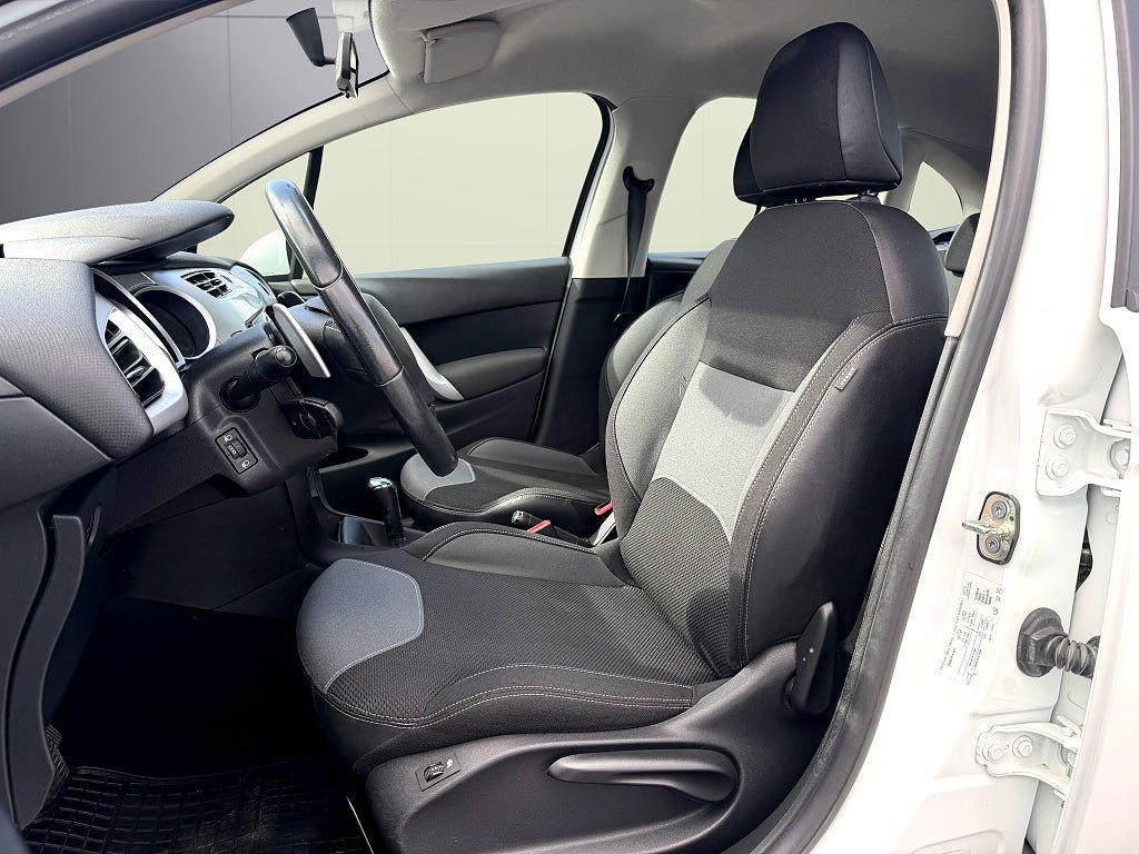 Vehicle Image 12