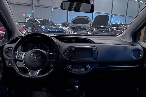 Vehicle Image 13