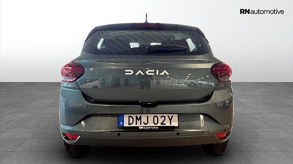 Vehicle Image 4