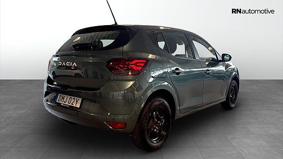 Vehicle Image 5