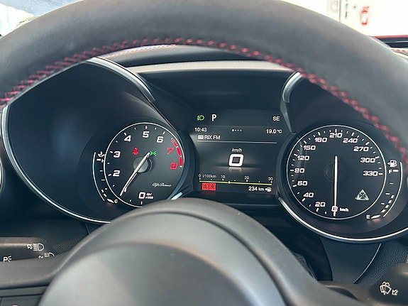 Vehicle Image 24