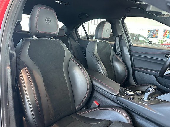 Vehicle Image 28