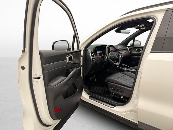 Vehicle Image 33