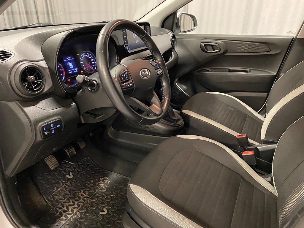 Vehicle Image 8
