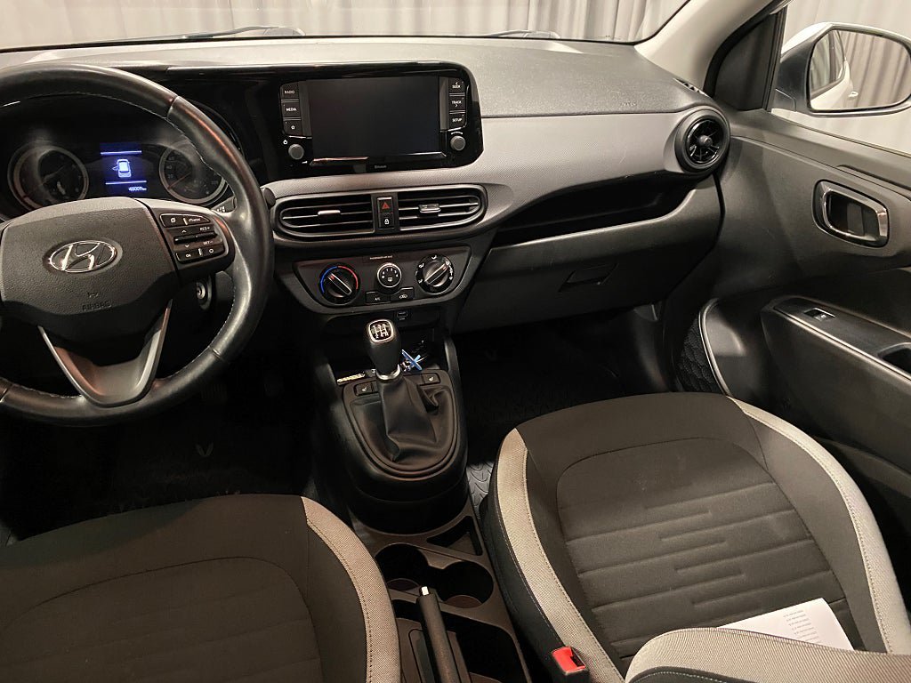 Vehicle Image 9