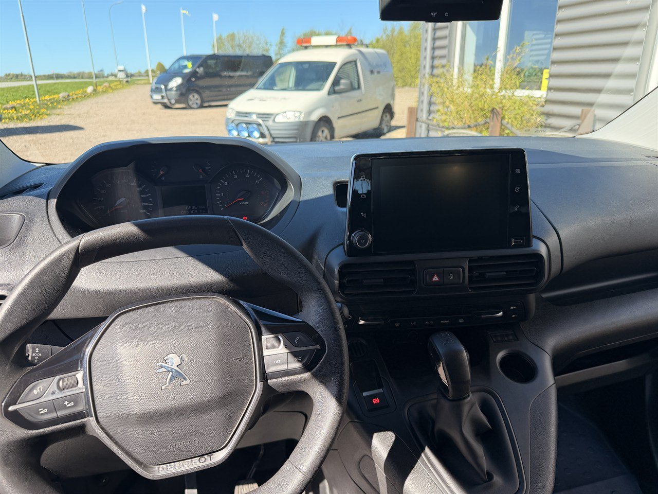 Vehicle Image 9