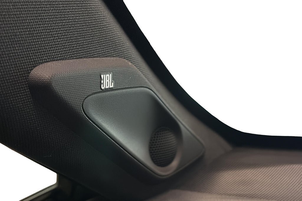 Vehicle Image 25