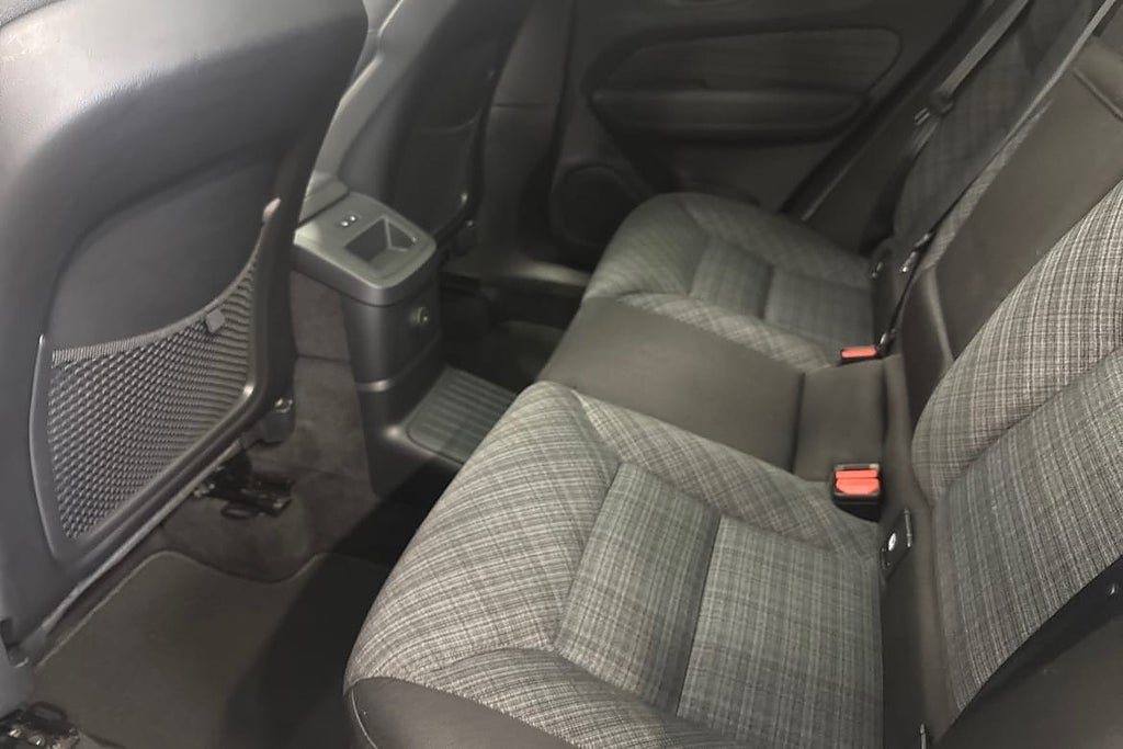 Vehicle Image 12