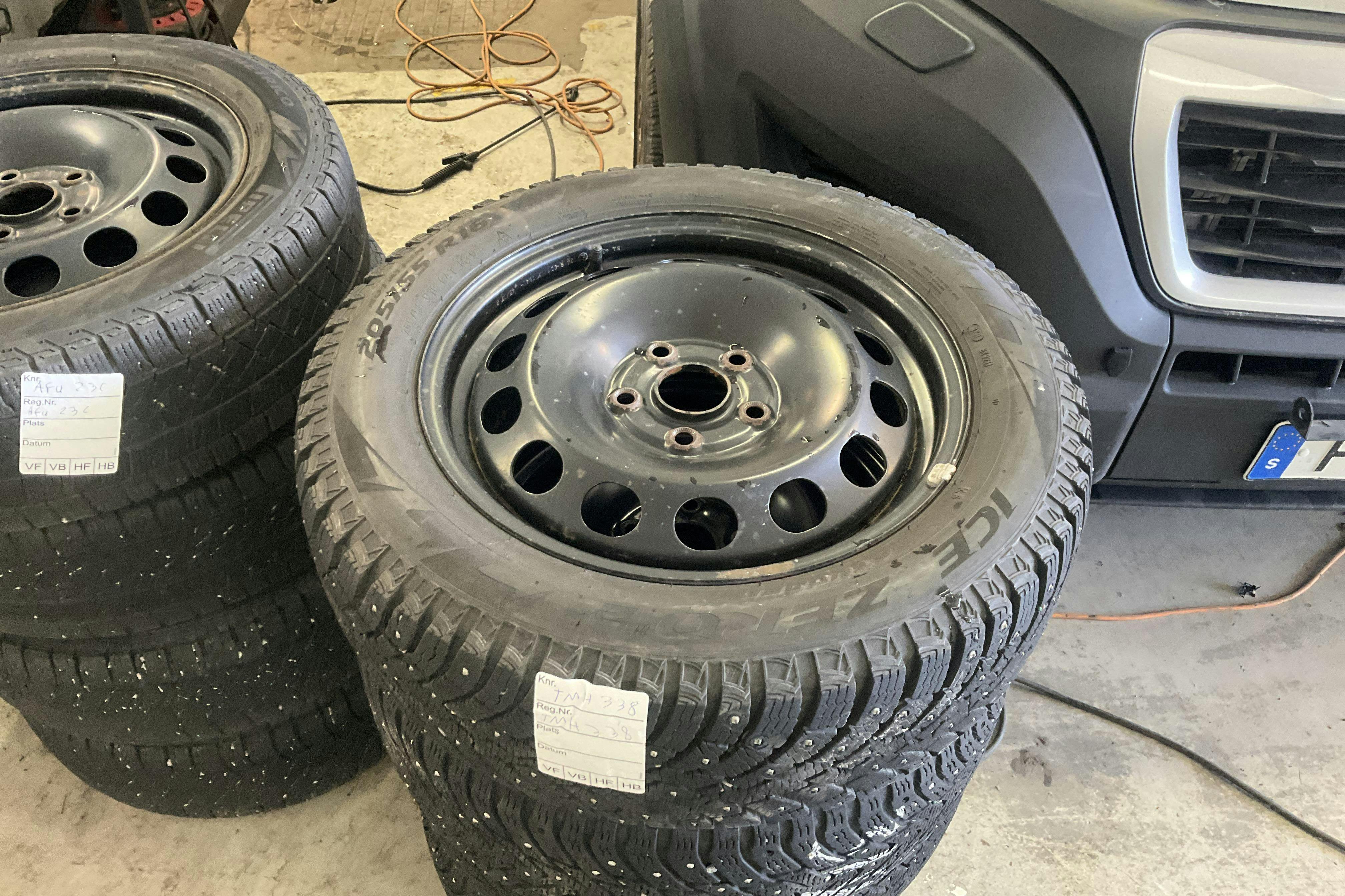Vehicle Image 12