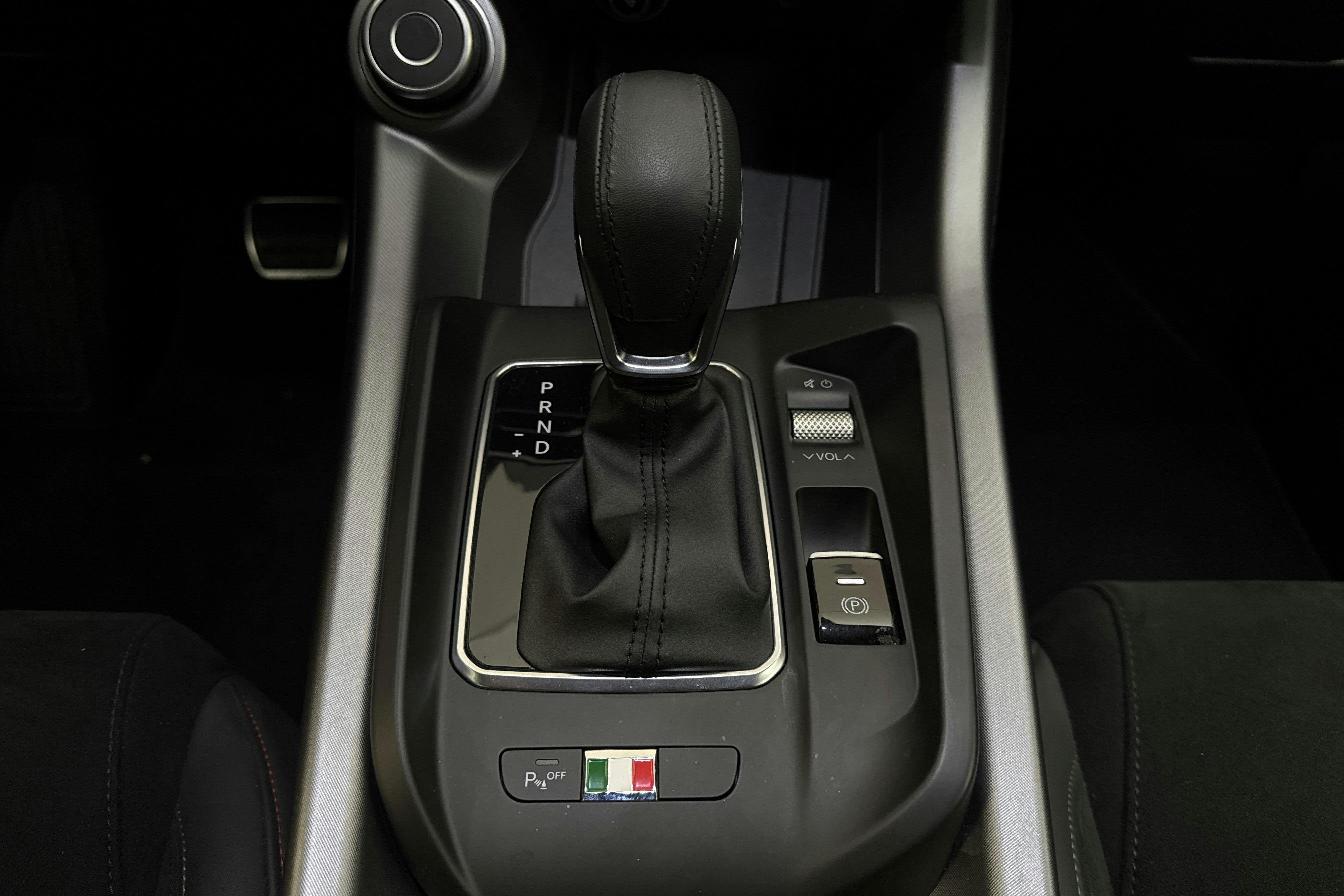 Vehicle Image 16