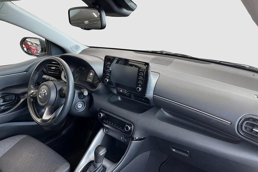 Vehicle Image 9