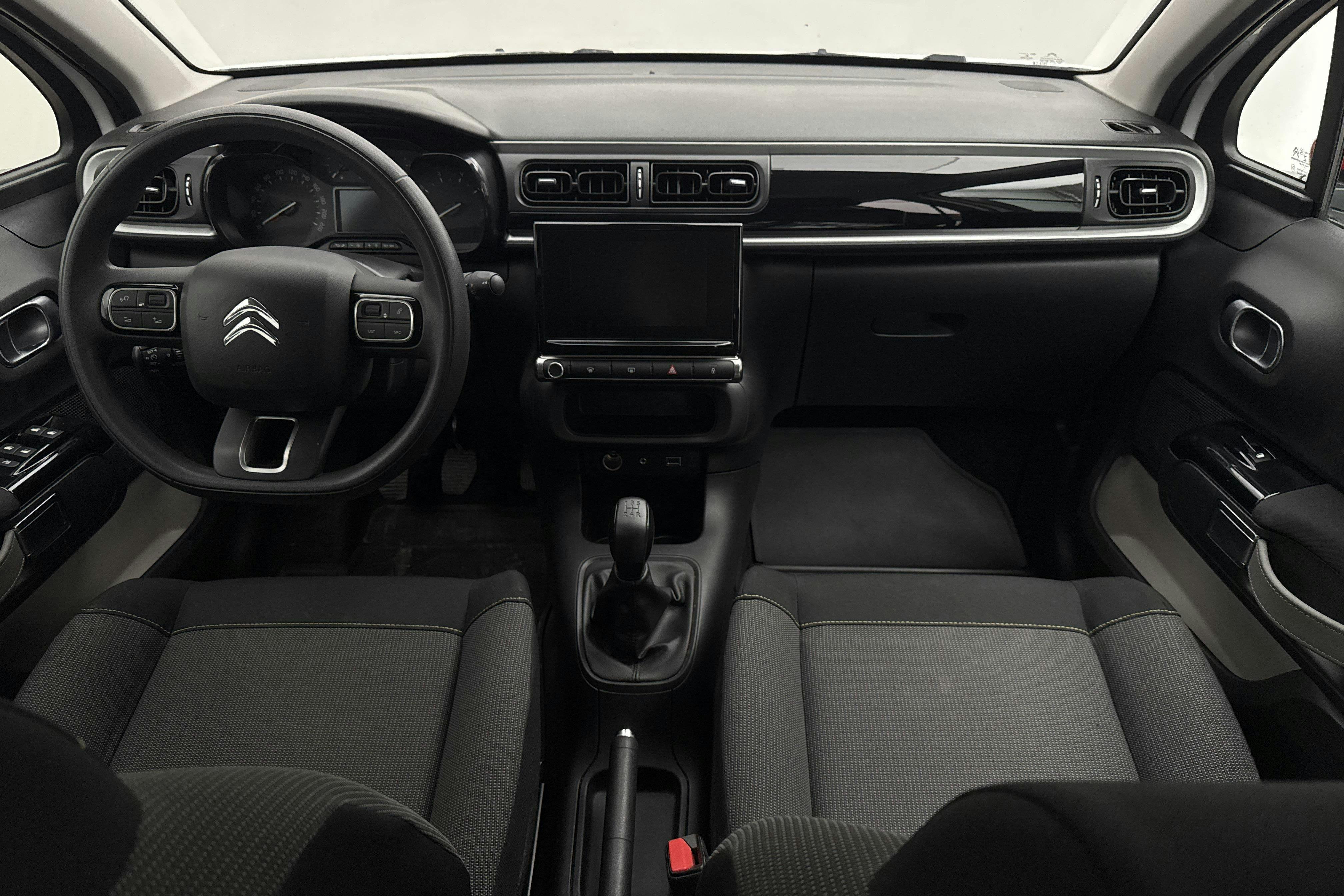Vehicle Image 6