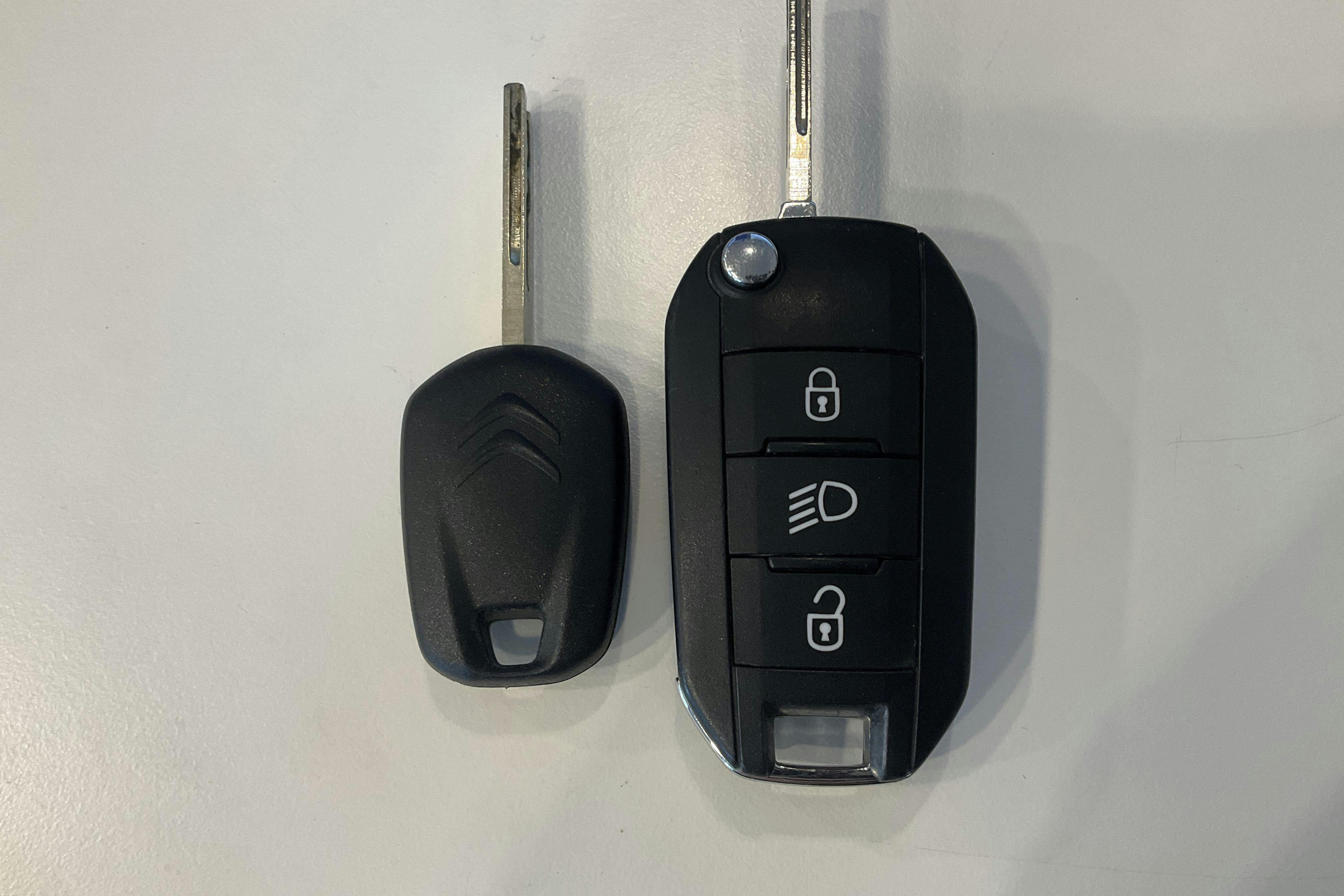 Vehicle Image 15