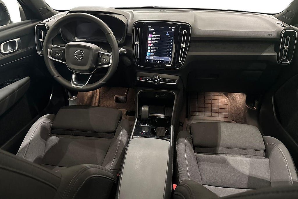 Vehicle Image 10