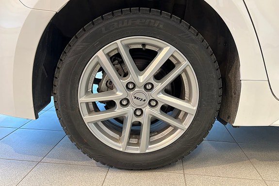 Vehicle Image 16