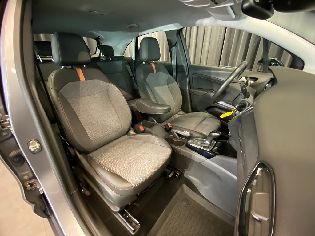 Vehicle Image 9