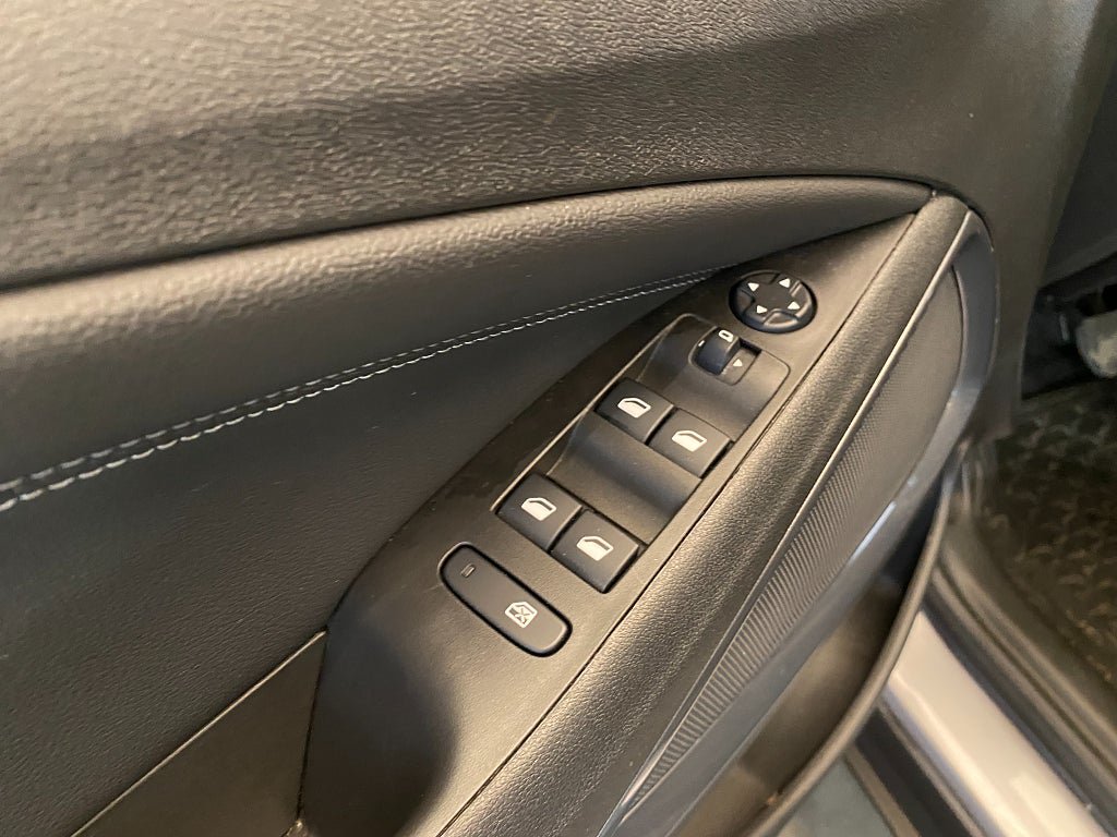 Vehicle Image 24