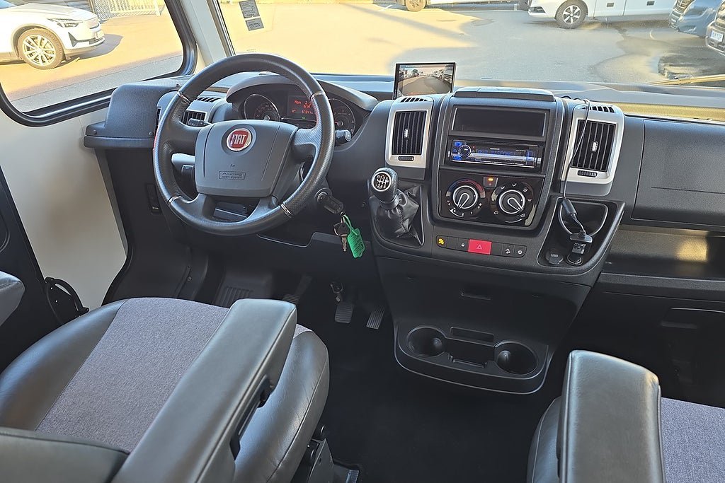 Vehicle Image 28