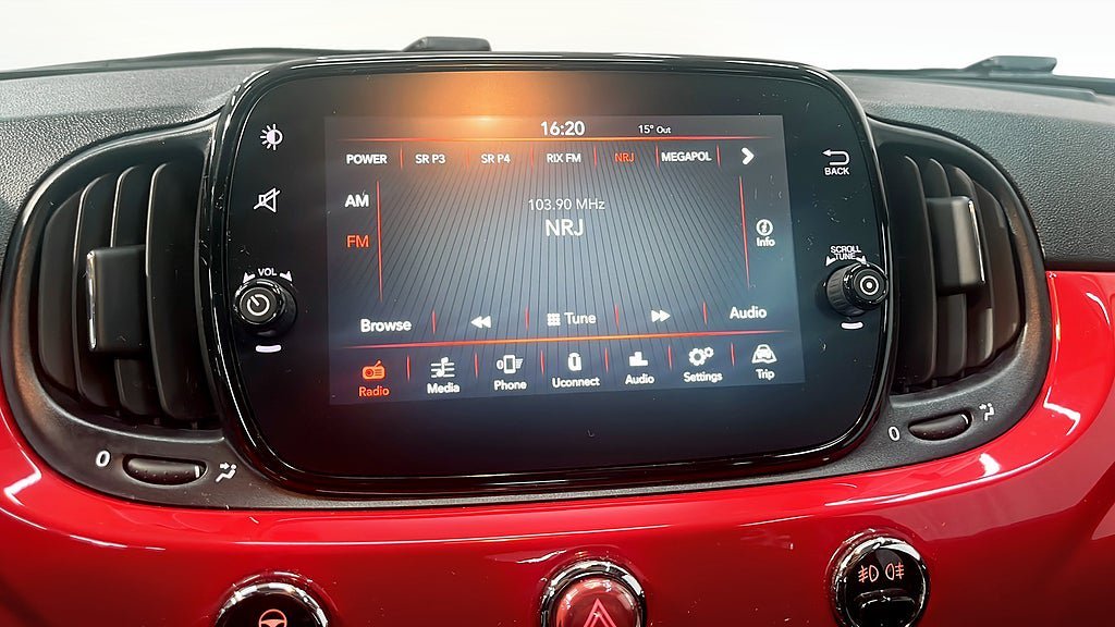 Vehicle Image 9
